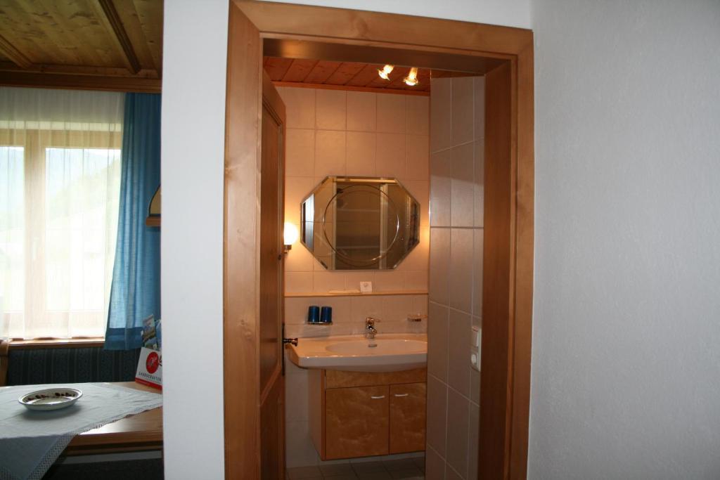 Andrea Schmaranzer - Privatzimmer Gosau Ruang foto